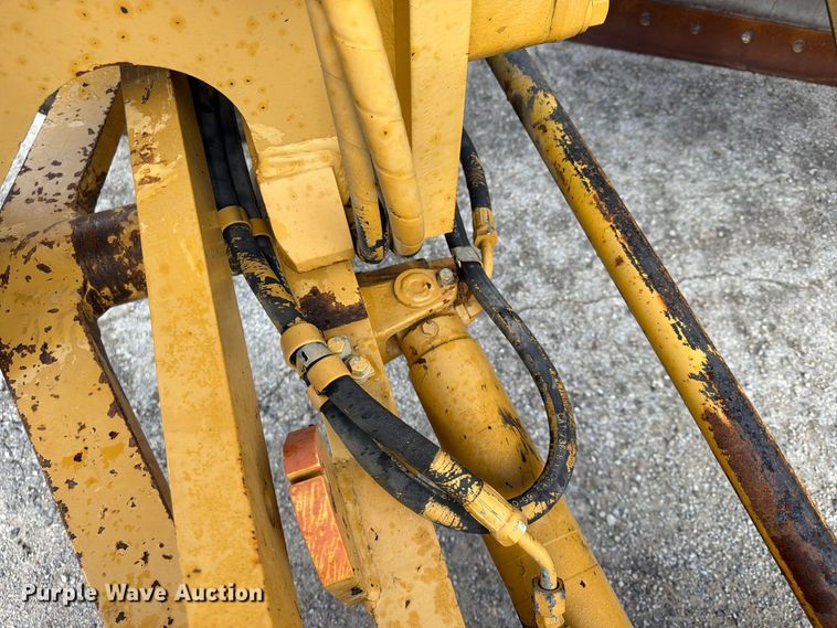 image for item FU4701 2004 Caterpillar 140H motor grader