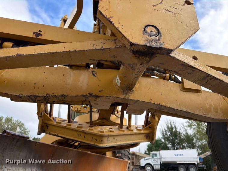 image for item FU4701 2004 Caterpillar 140H motor grader