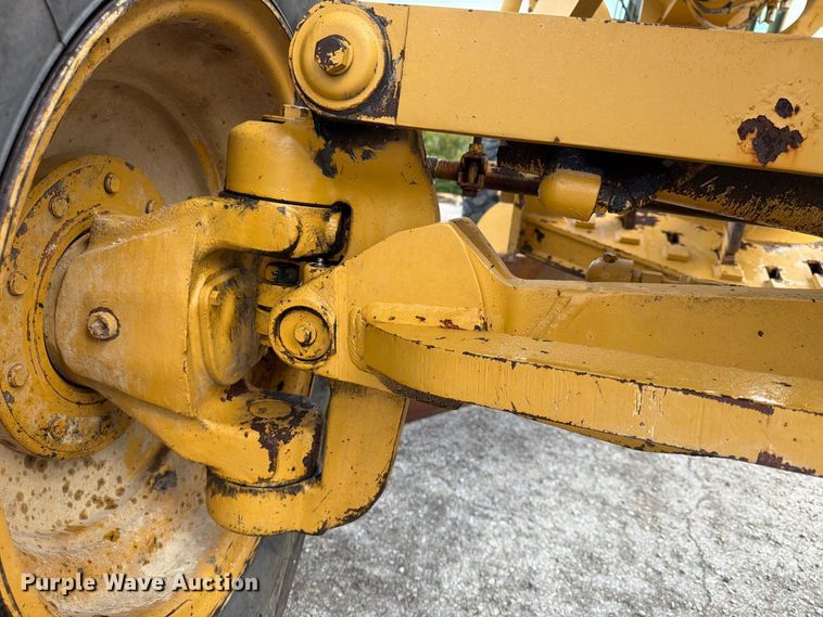 image for item FU4701 2004 Caterpillar 140H motor grader