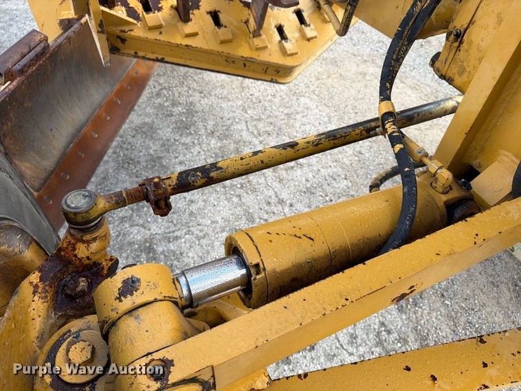 image for item FU4701 2004 Caterpillar 140H motor grader