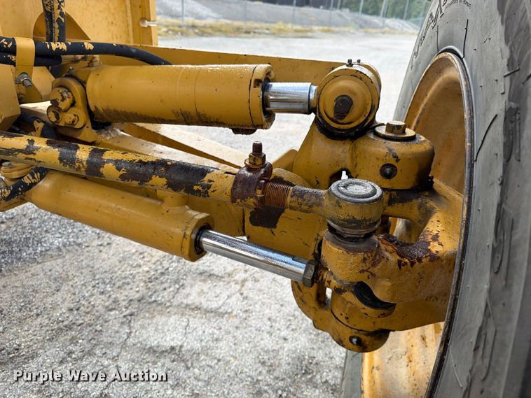 image for item FU4701 2004 Caterpillar 140H motor grader