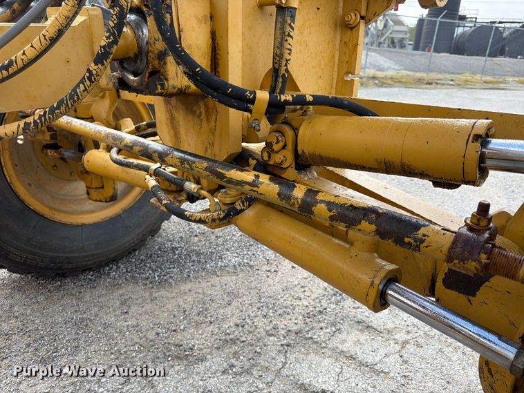 image for item FU4701 2004 Caterpillar 140H motor grader