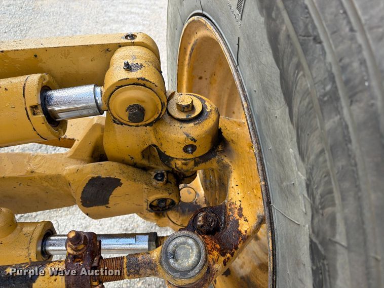 image for item FU4701 2004 Caterpillar 140H motor grader