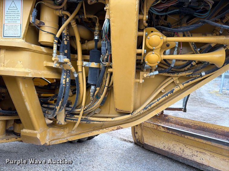 image for item FU4701 2004 Caterpillar 140H motor grader