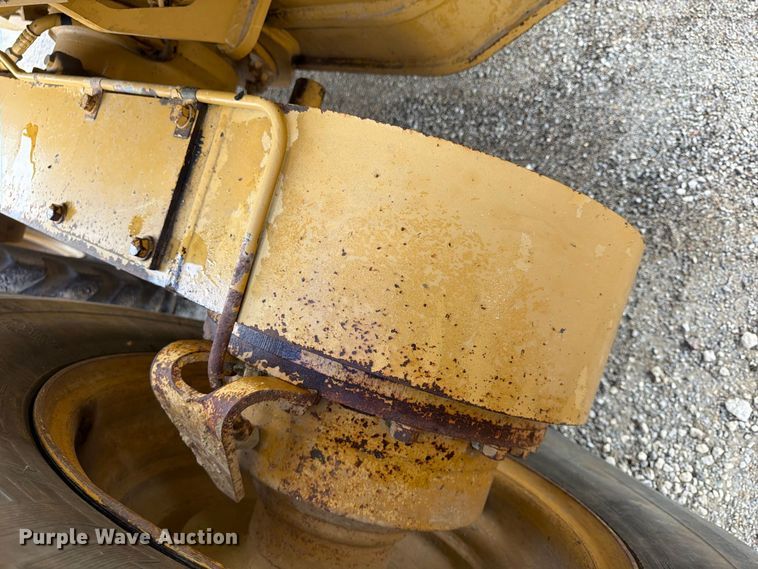 image for item FU4701 2004 Caterpillar 140H motor grader
