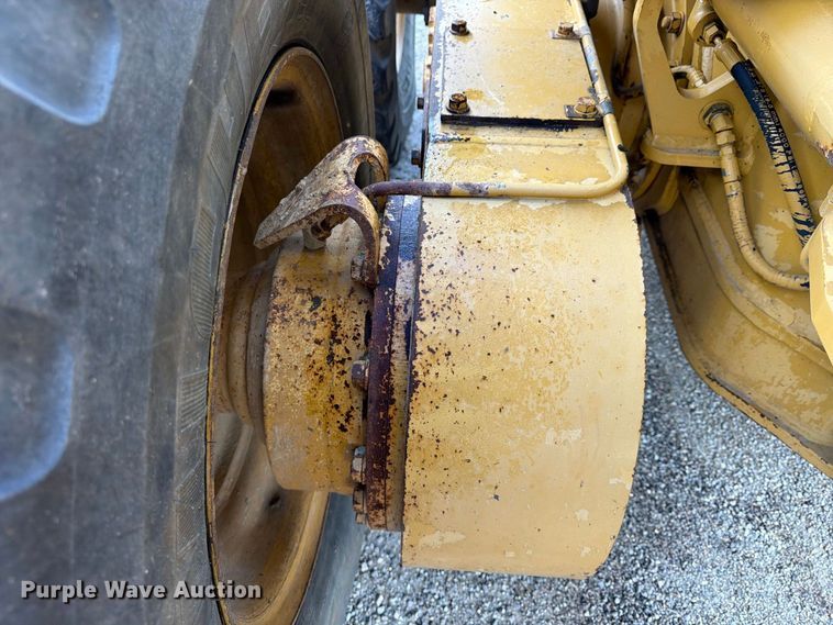 image for item FU4701 2004 Caterpillar 140H motor grader