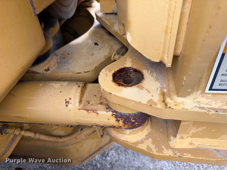 image for item FU4701 2004 Caterpillar 140H motor grader