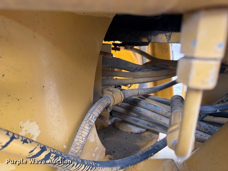 image for item FU4701 2004 Caterpillar 140H motor grader