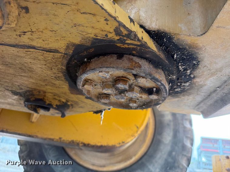 image for item FU4701 2004 Caterpillar 140H motor grader