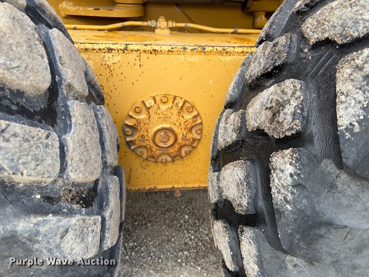 image for item FU4701 2004 Caterpillar 140H motor grader