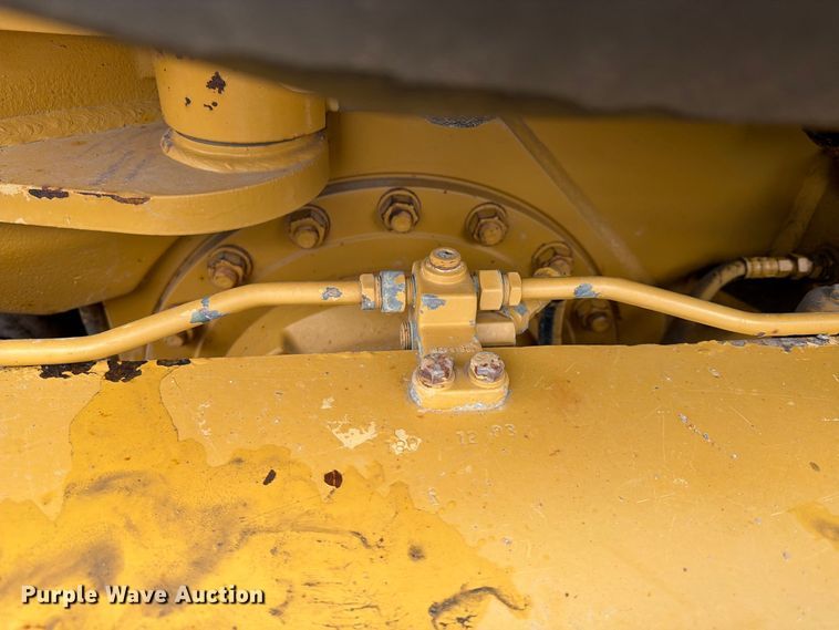 image for item FU4701 2004 Caterpillar 140H motor grader