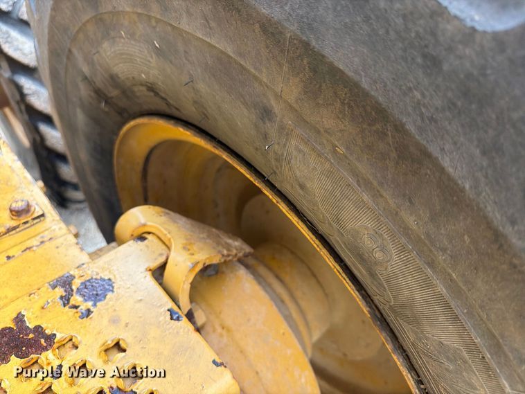 image for item FU4701 2004 Caterpillar 140H motor grader