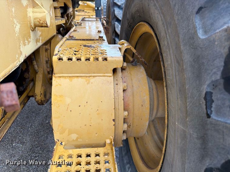 image for item FU4701 2004 Caterpillar 140H motor grader