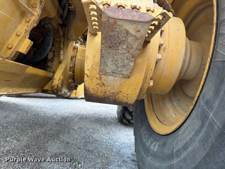 image for item FU4701 2004 Caterpillar 140H motor grader