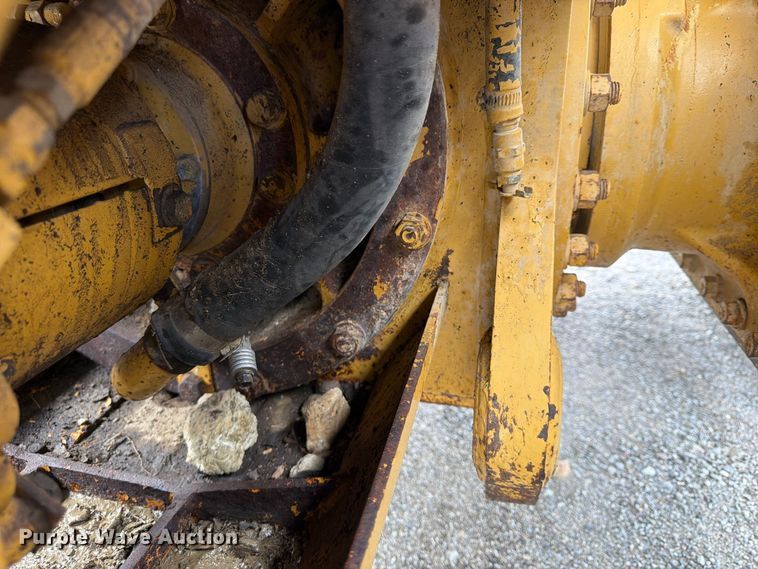 image for item FU4701 2004 Caterpillar 140H motor grader
