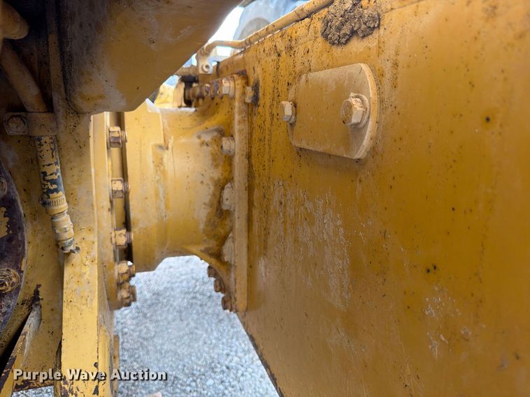 image for item FU4701 2004 Caterpillar 140H motor grader
