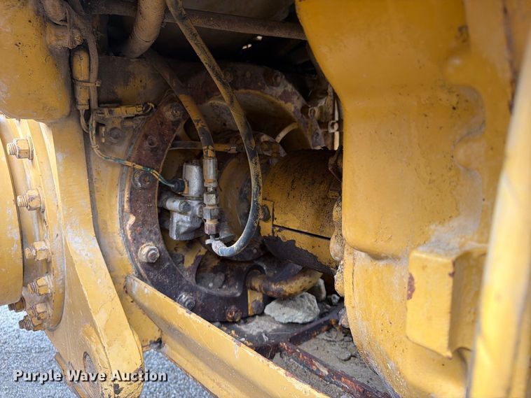 image for item FU4701 2004 Caterpillar 140H motor grader