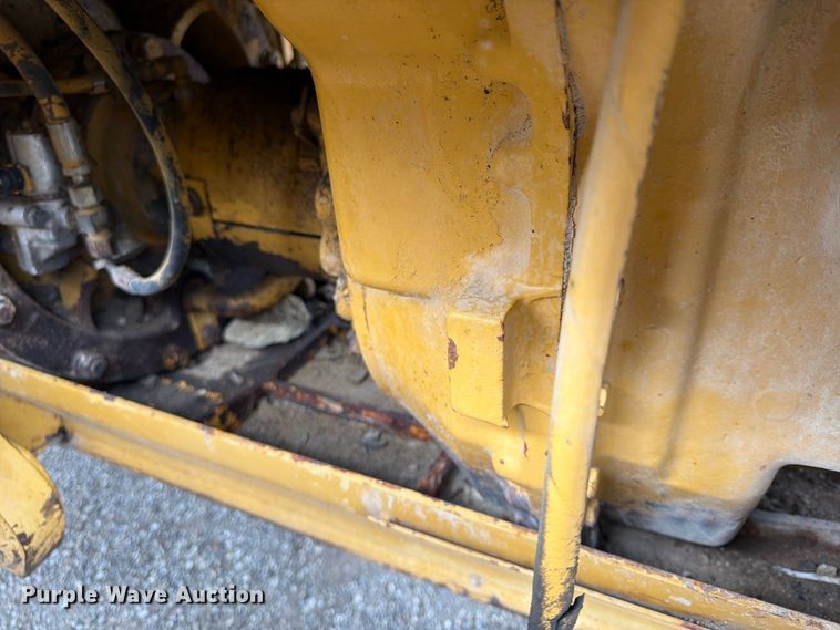 image for item FU4701 2004 Caterpillar 140H motor grader