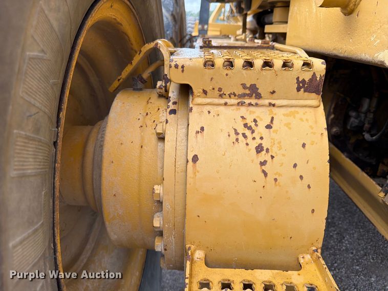 image for item FU4701 2004 Caterpillar 140H motor grader