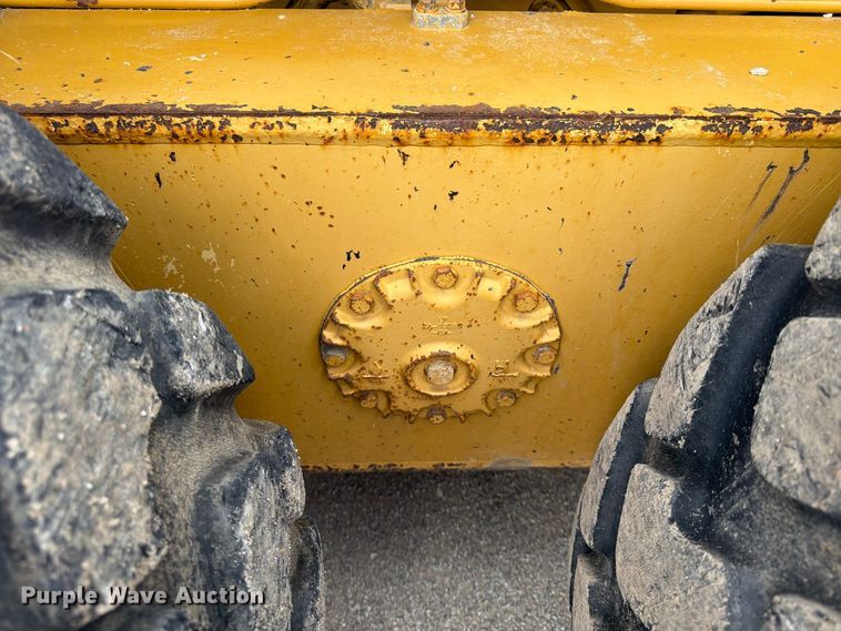 image for item FU4701 2004 Caterpillar 140H motor grader
