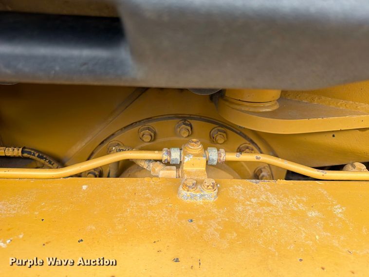 image for item FU4701 2004 Caterpillar 140H motor grader
