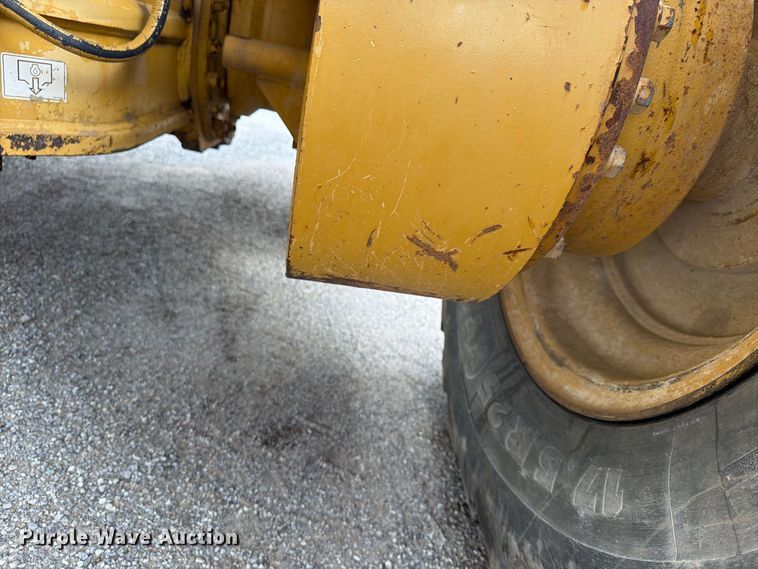 image for item FU4701 2004 Caterpillar 140H motor grader