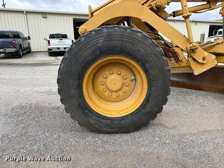 image for item FU4701 2004 Caterpillar 140H motor grader