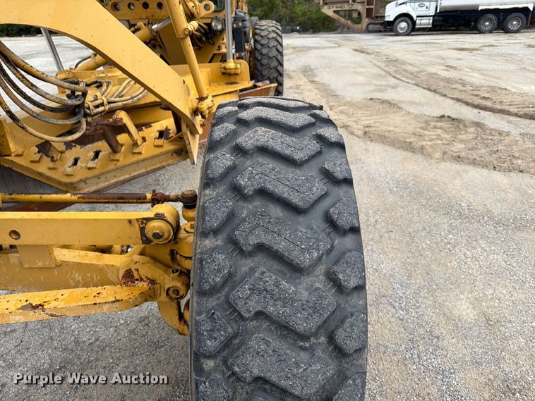image for item FU4701 2004 Caterpillar 140H motor grader