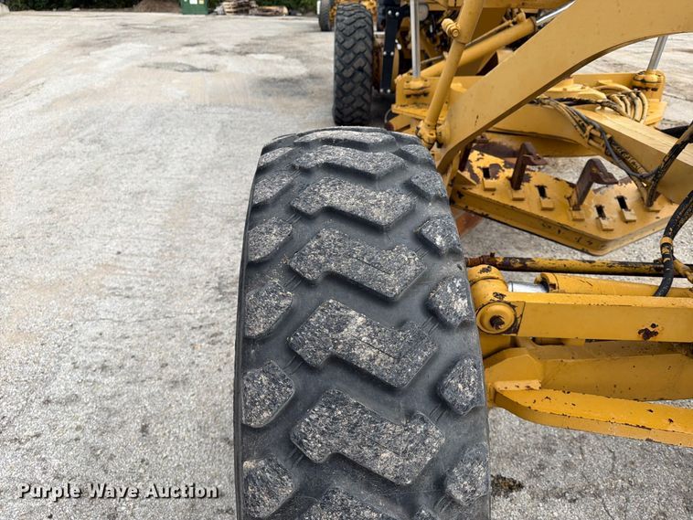 image for item FU4701 2004 Caterpillar 140H motor grader