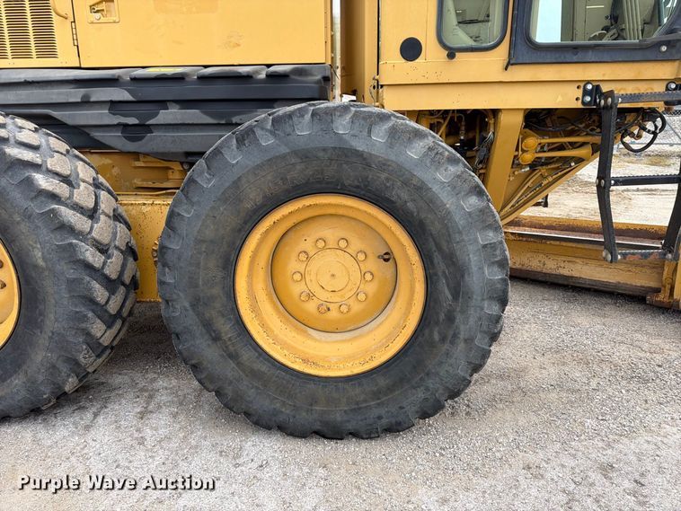 image for item FU4701 2004 Caterpillar 140H motor grader