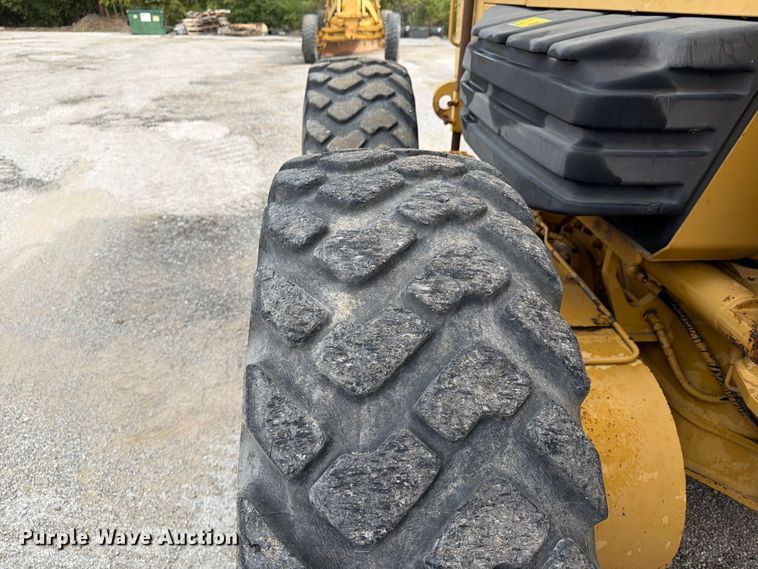 image for item FU4701 2004 Caterpillar 140H motor grader