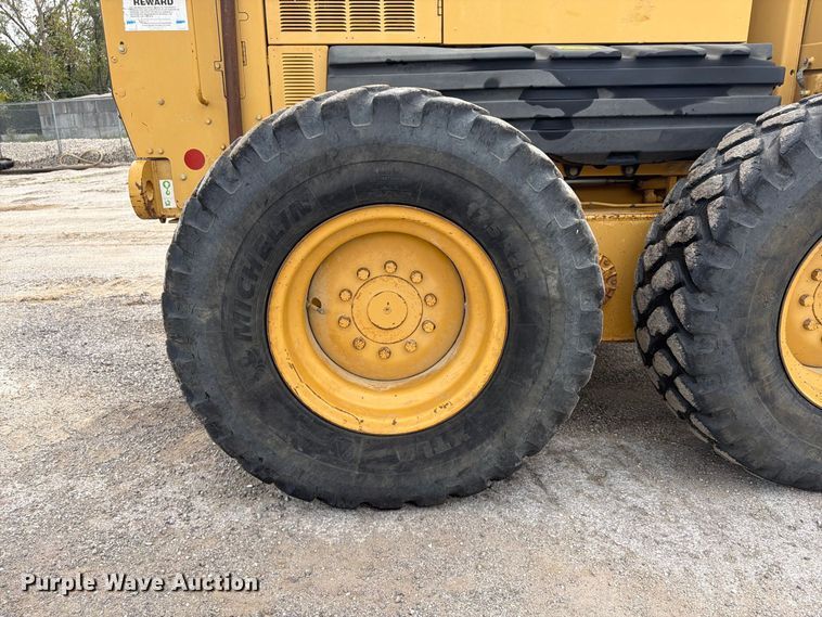 image for item FU4701 2004 Caterpillar 140H motor grader