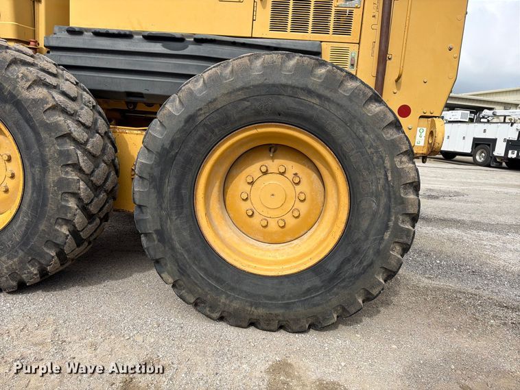 image for item FU4701 2004 Caterpillar 140H motor grader