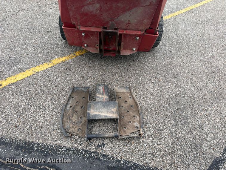 image for item FU4737 2016 Toro 22324 compact utility loader