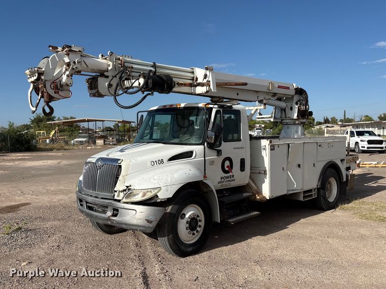 2007 International 4300 digger derrick truck
