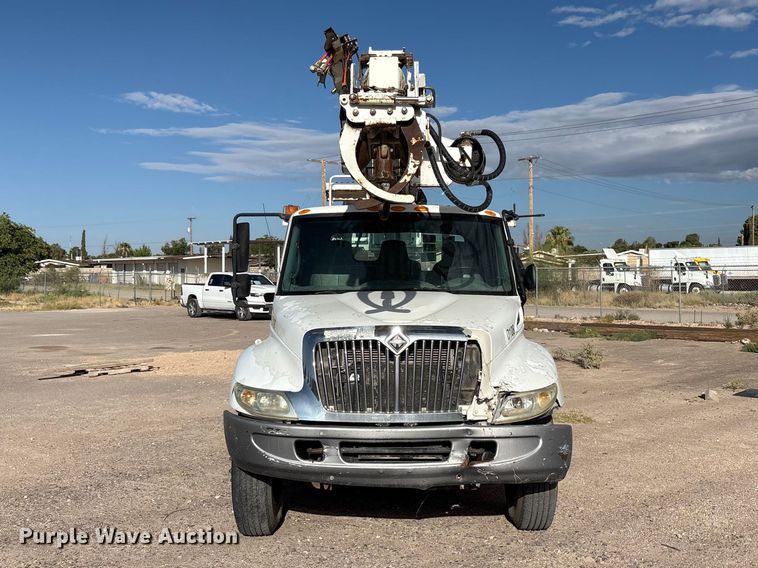 image for item JM9514 2007 International 4300 digger derrick truck