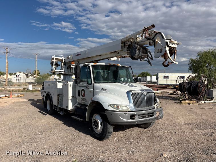 image for item JM9514 2007 International 4300 digger derrick truck