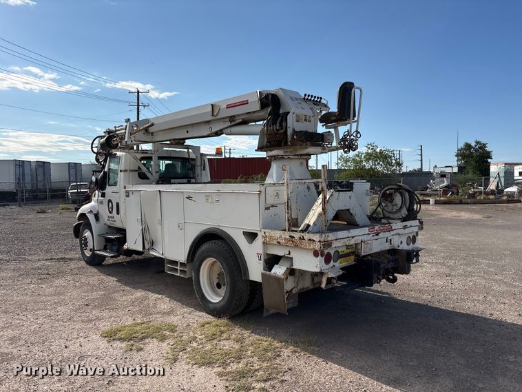 image for item JM9514 2007 International 4300 digger derrick truck