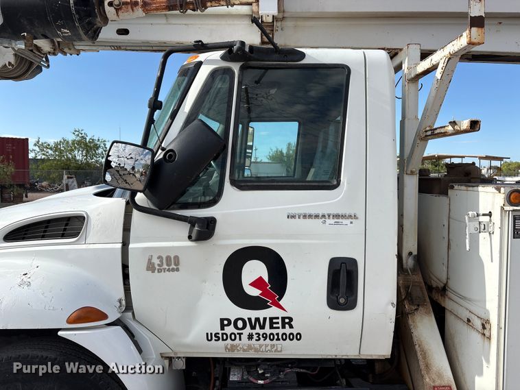 image for item JM9514 2007 International 4300 digger derrick truck