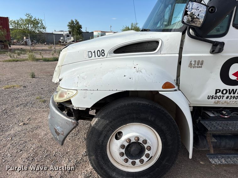 image for item JM9514 2007 International 4300 digger derrick truck