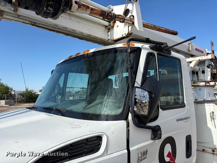 image for item JM9514 2007 International 4300 digger derrick truck