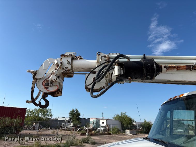 image for item JM9514 2007 International 4300 digger derrick truck