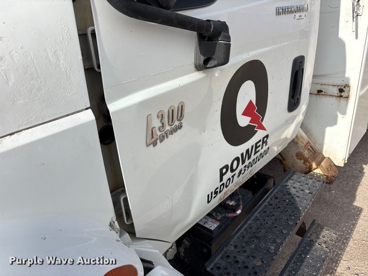image for item JM9514 2007 International 4300 digger derrick truck