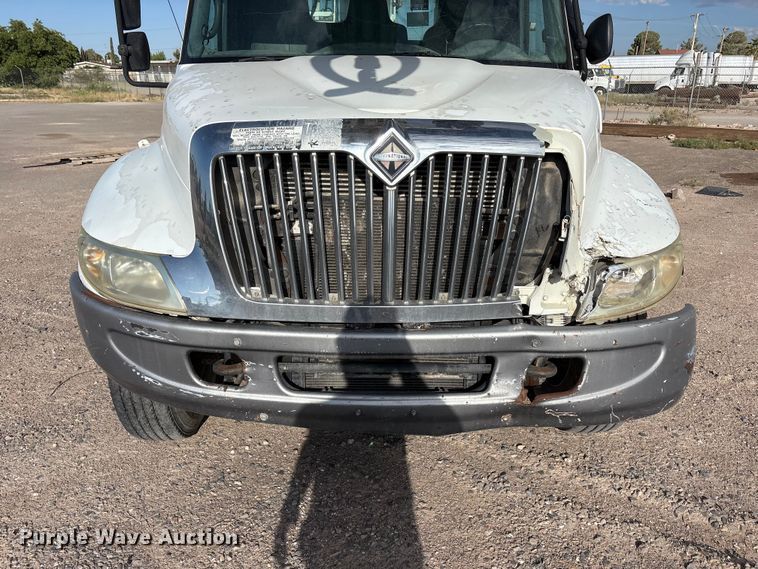 image for item JM9514 2007 International 4300 digger derrick truck
