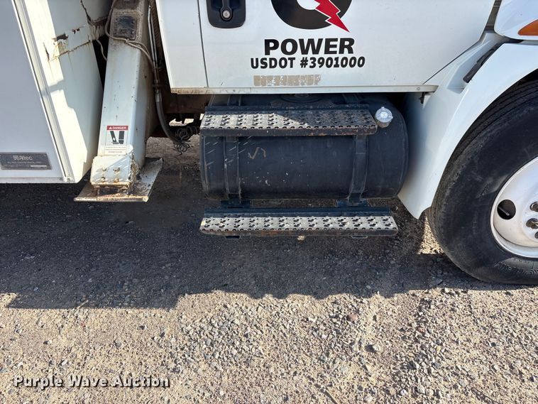 image for item JM9514 2007 International 4300 digger derrick truck
