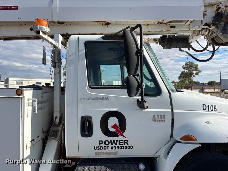 image for item JM9514 2007 International 4300 digger derrick truck