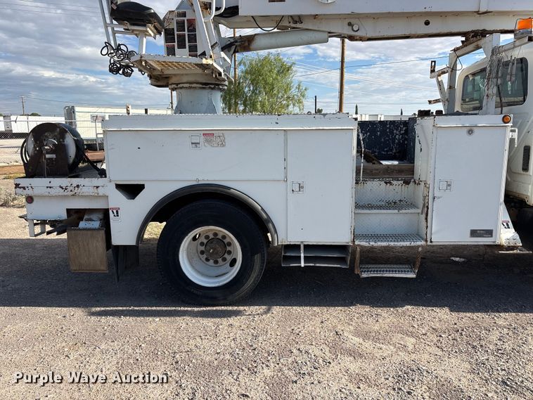 image for item JM9514 2007 International 4300 digger derrick truck