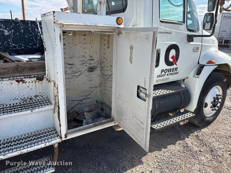 image for item JM9514 2007 International 4300 digger derrick truck