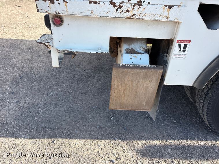 image for item JM9514 2007 International 4300 digger derrick truck