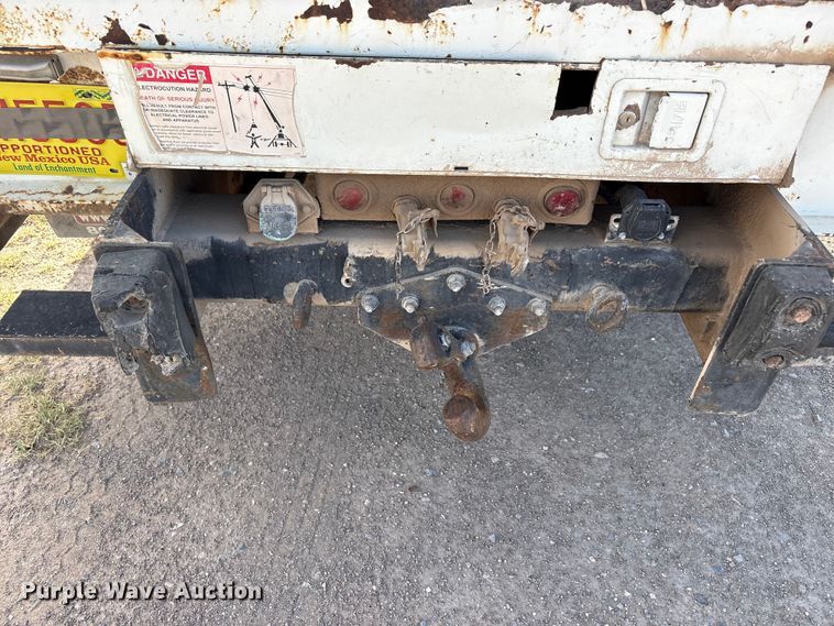 image for item JM9514 2007 International 4300 digger derrick truck